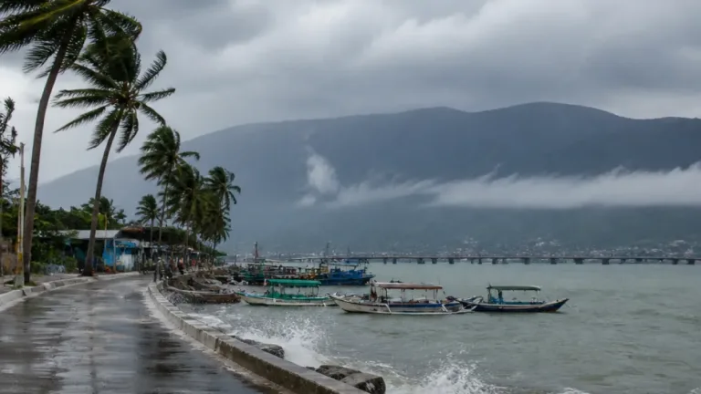 BMKG: Palu dan wilayah lain di Sulteng berpotensi hujan, gelombang hingga 4 meter